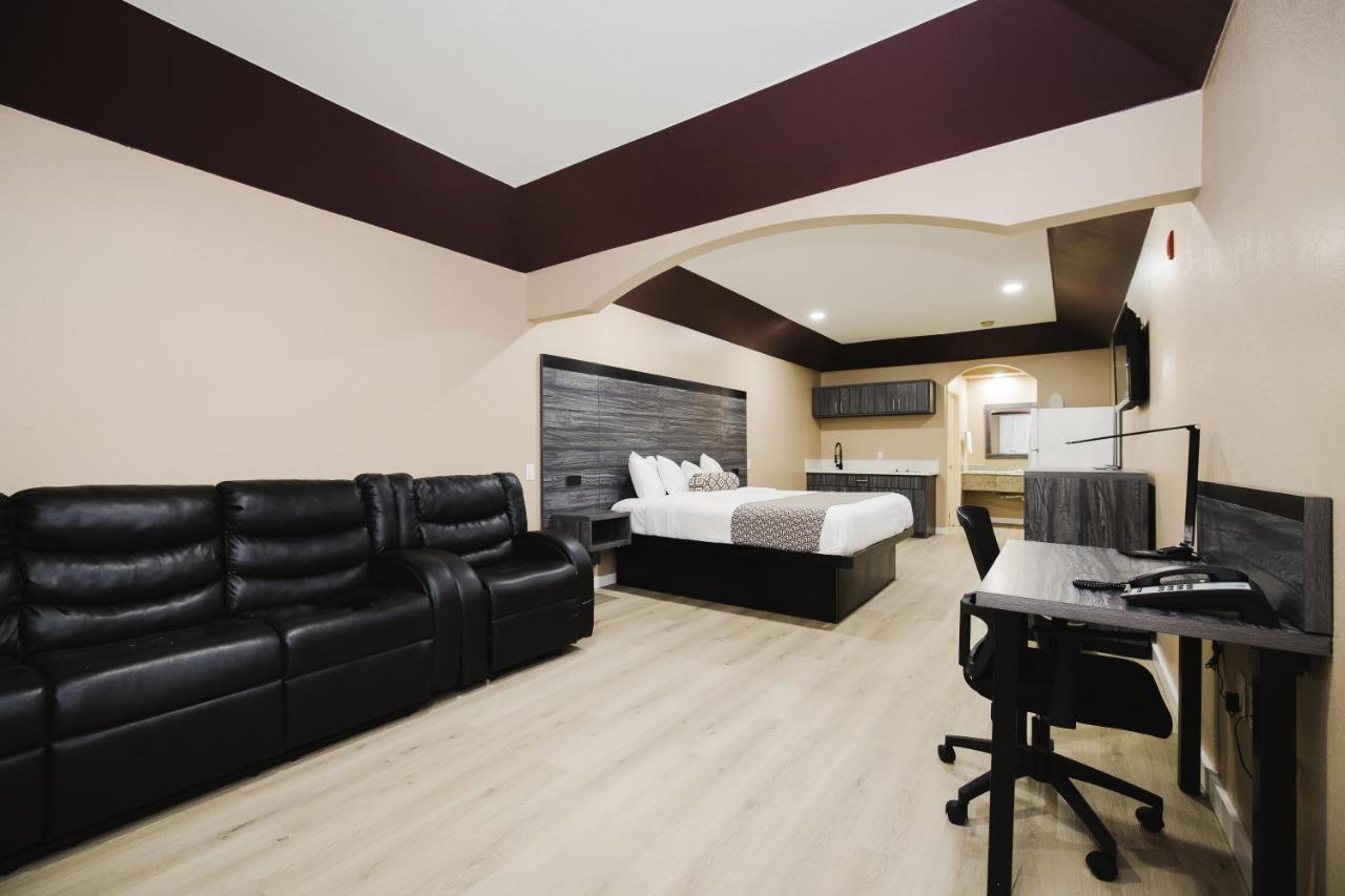 Sapphire Inn & Suites Ченелвью Екстер'єр фото