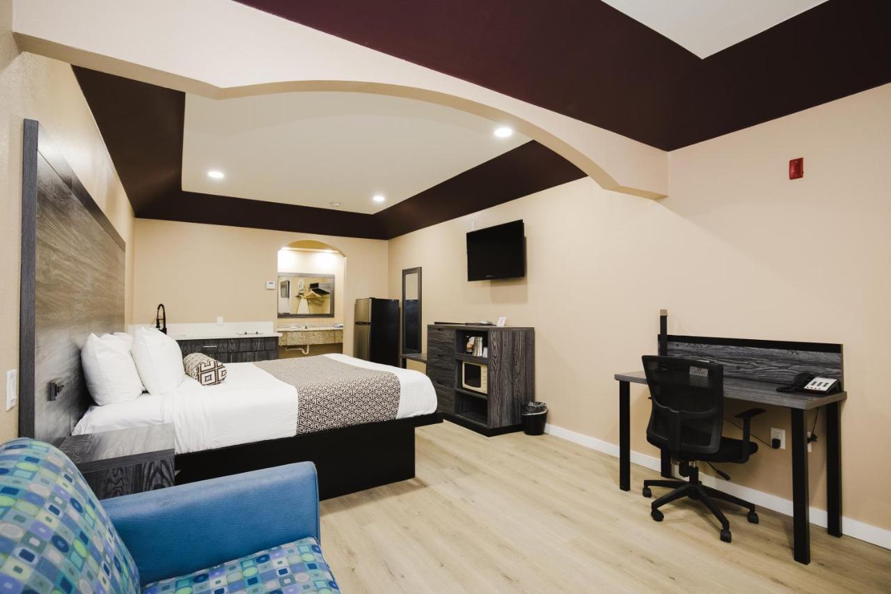 Sapphire Inn & Suites Ченелвью Екстер'єр фото