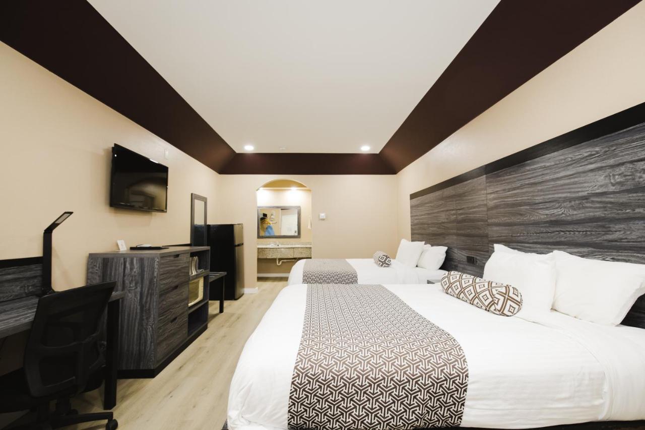 Sapphire Inn & Suites Ченелвью Екстер'єр фото