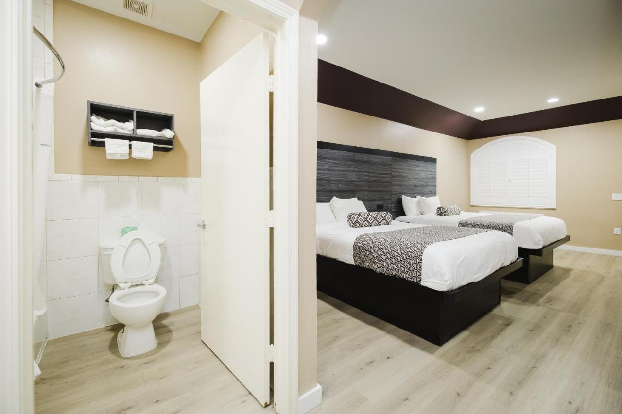 Sapphire Inn & Suites Ченелвью Екстер'єр фото