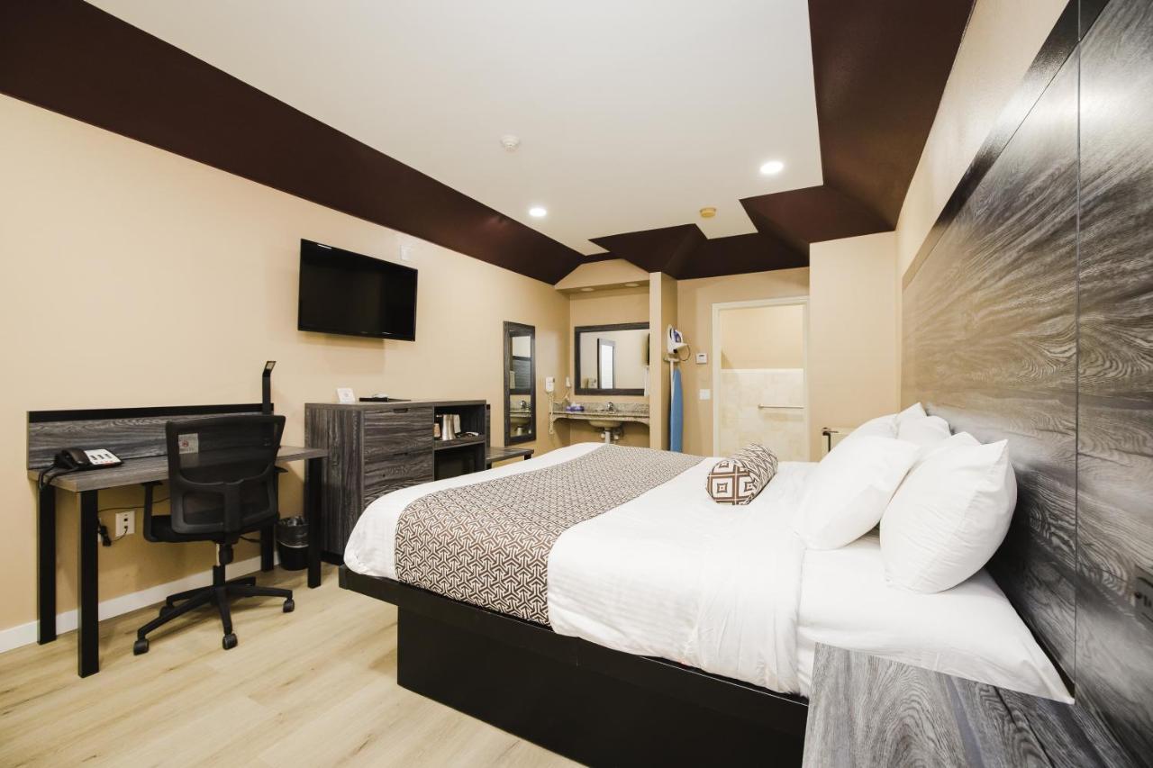 Sapphire Inn & Suites Ченелвью Екстер'єр фото