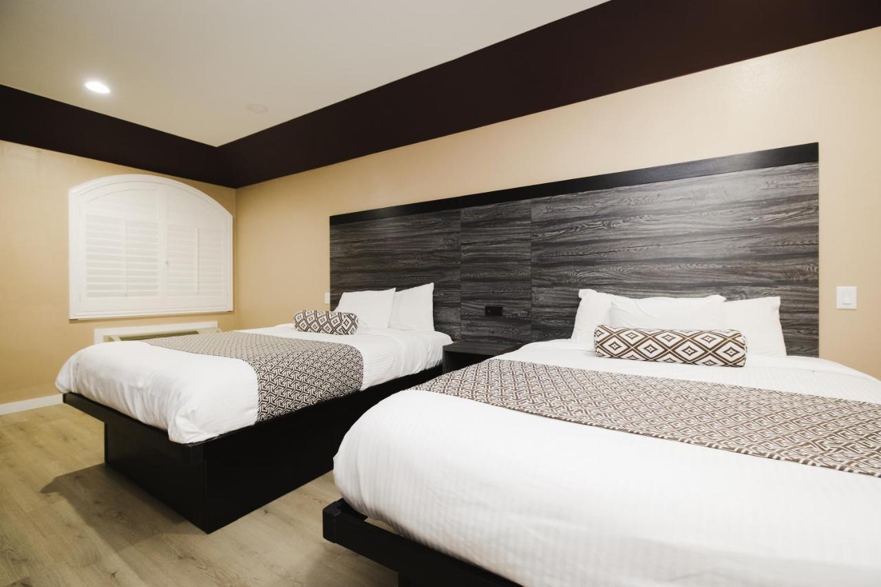 Sapphire Inn & Suites Ченелвью Екстер'єр фото