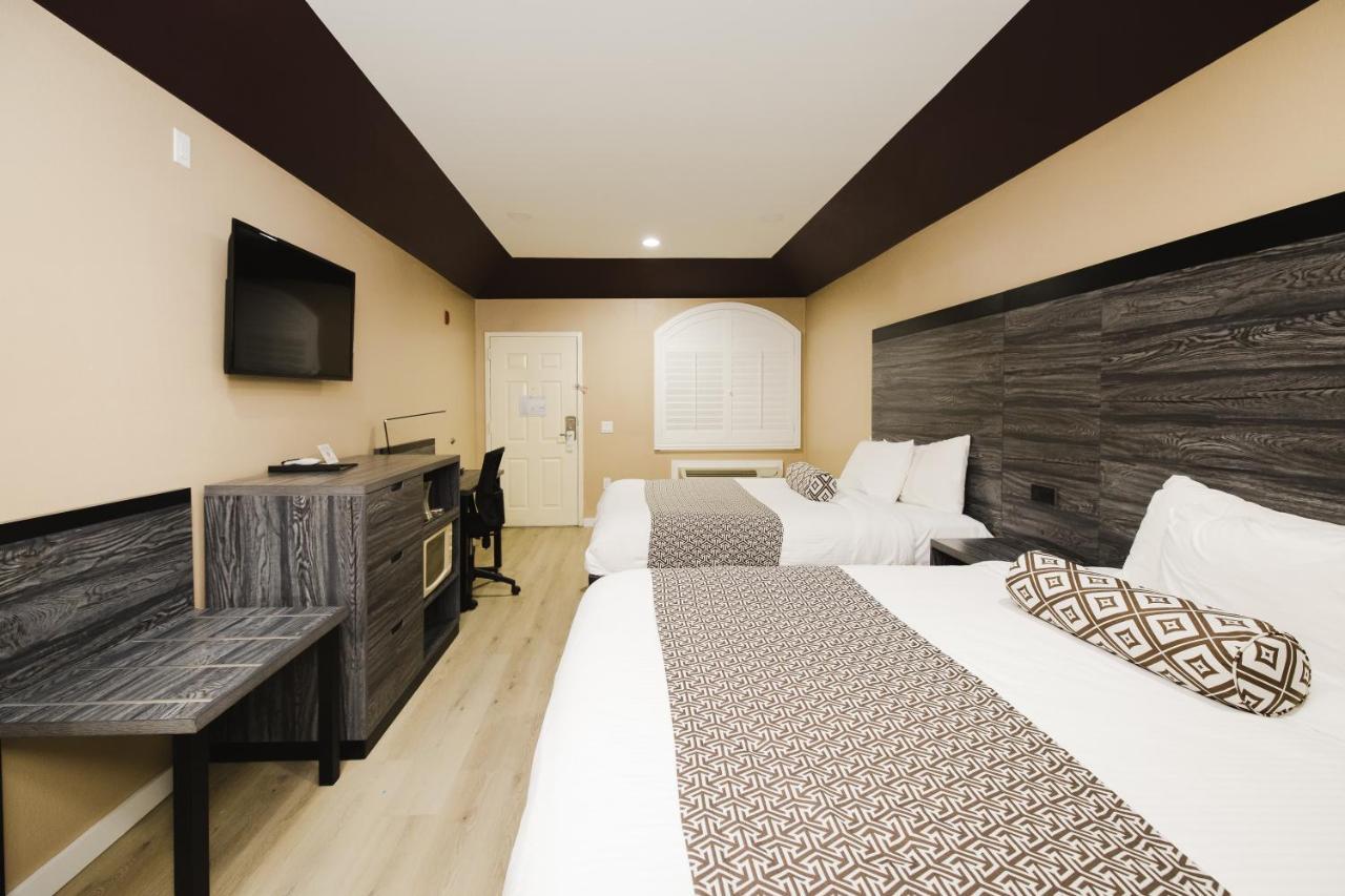 Sapphire Inn & Suites Ченелвью Екстер'єр фото